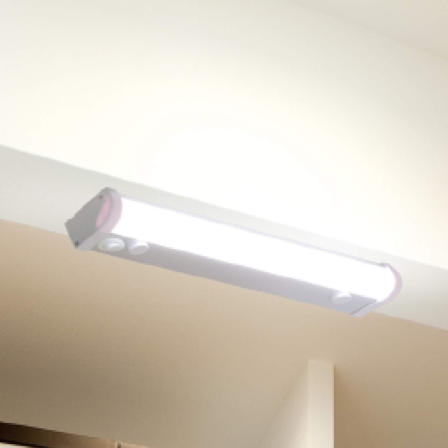 [山善] LED キッチンライト 多目的灯 近接センサー LEDライト 照明器具 工事不要？電源プラグ付き 460lm (幅35.4cm) LT-C05N